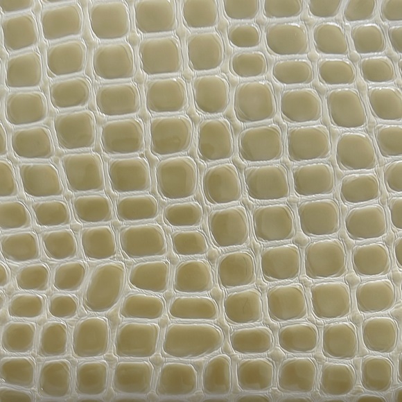 Bumble Bee clutch with wrist band. Color cream. Faux reptile design. Zip top - Picture 3 of 8